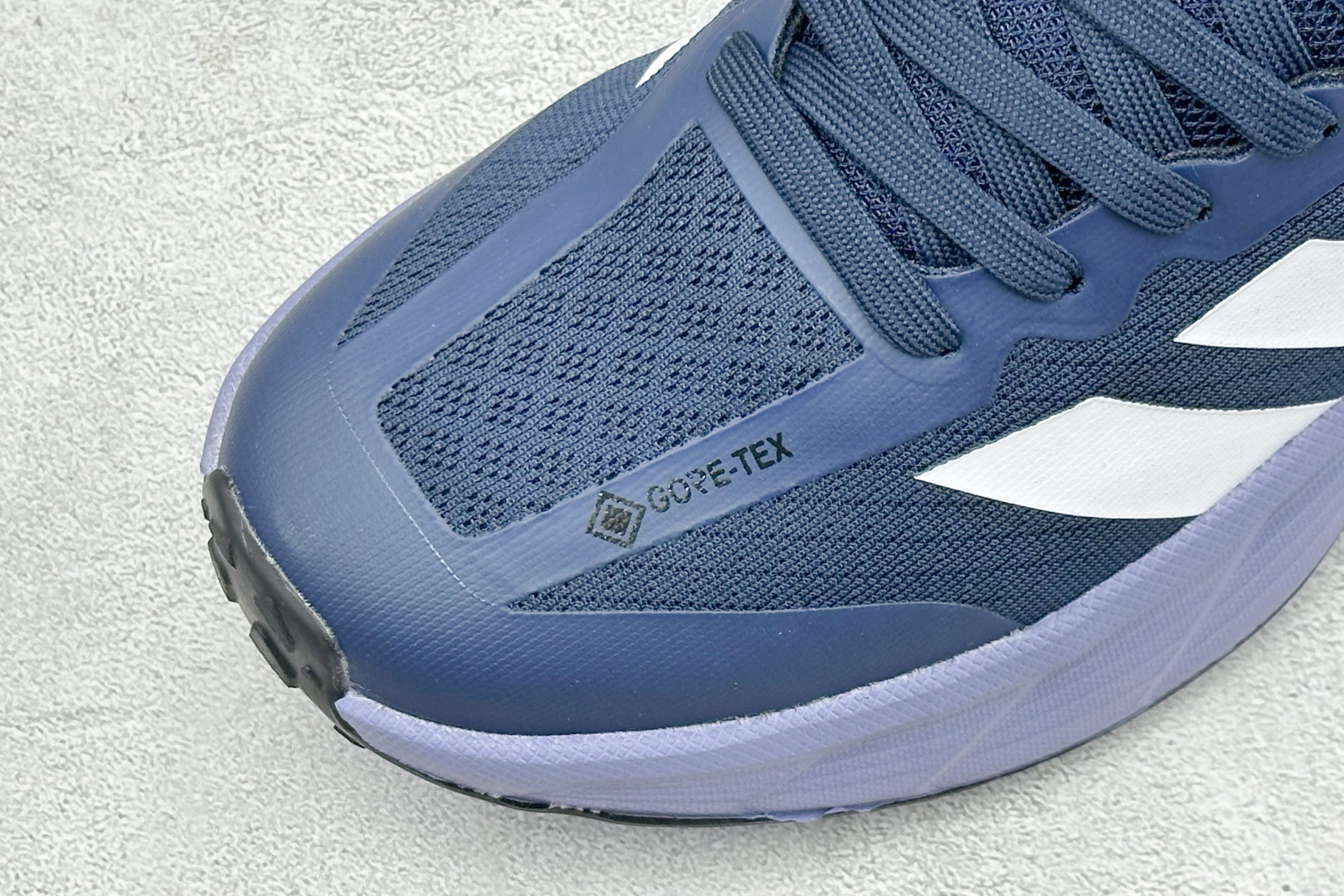 Adidas TERREX FREEHIKER SL GTX 硬核的薄底徒步踩跟鞋 鞋底会比大齿花的越野底更防滑 搭配G