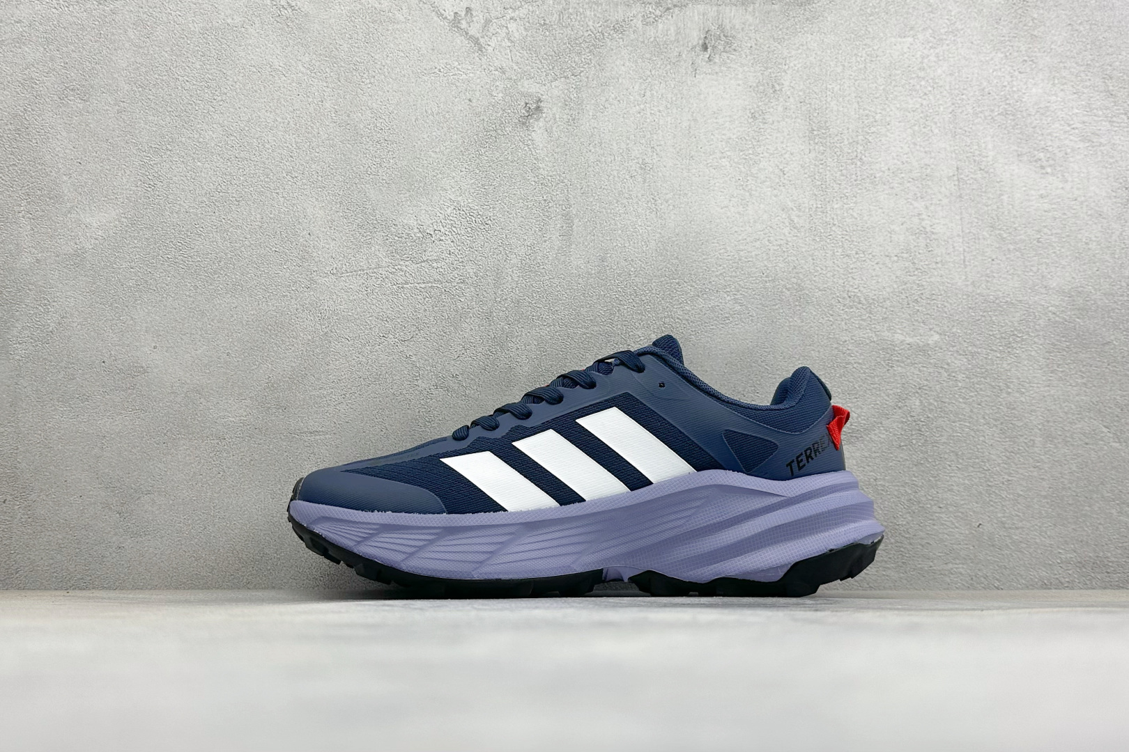 Adidas TERREX FREEHIKER SL GTX 硬核的薄底徒步踩跟鞋 鞋底会比大齿花的越野底更防滑 搭配G Adidas TERREX FREEHIKER SL GTX 硬核的薄底徒步踩跟鞋 鞋底会比大齿花的越野底更防滑 搭配G