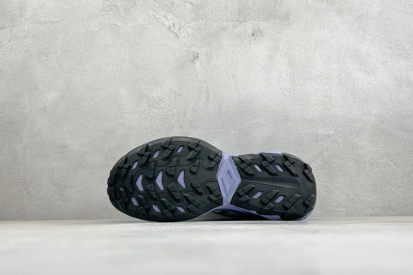 Adidas TERREX FREEHIKER SL GTX 硬核的薄底徒步踩跟鞋 鞋底会比大齿花的越野底更防滑 搭配G