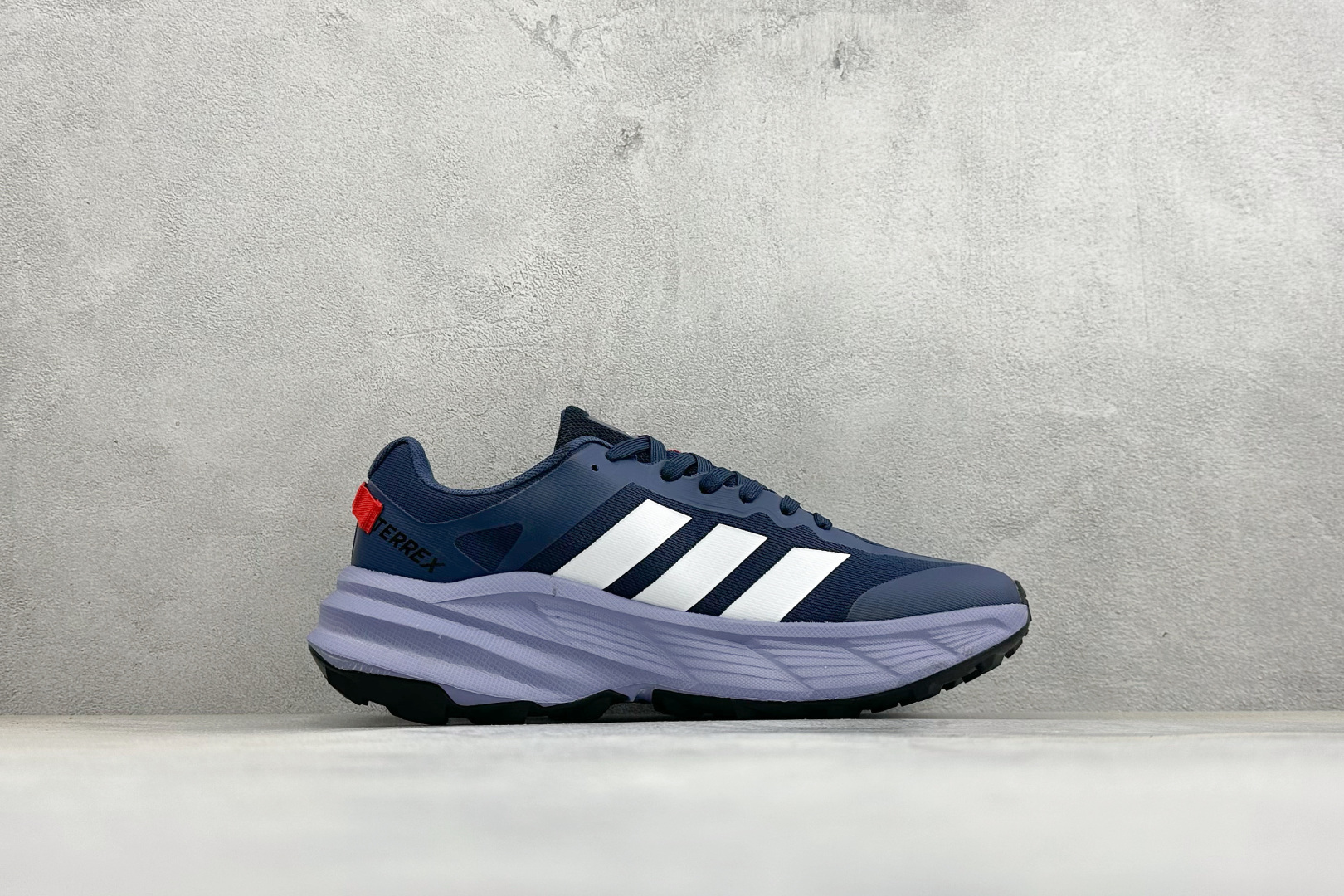 Adidas TERREX FREEHIKER SL GTX 硬核的薄底徒步踩跟鞋 鞋底会比大齿花的越野底更防滑 搭配G