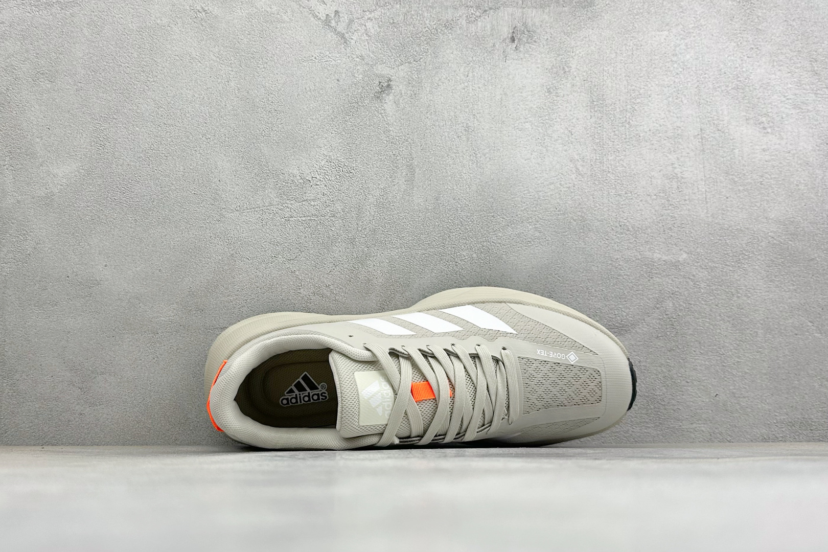 Adidas TERREX FREEHIKER SL GTX 硬核的薄底徒步踩跟鞋 鞋底会比大齿花的越野底更防滑 搭配G