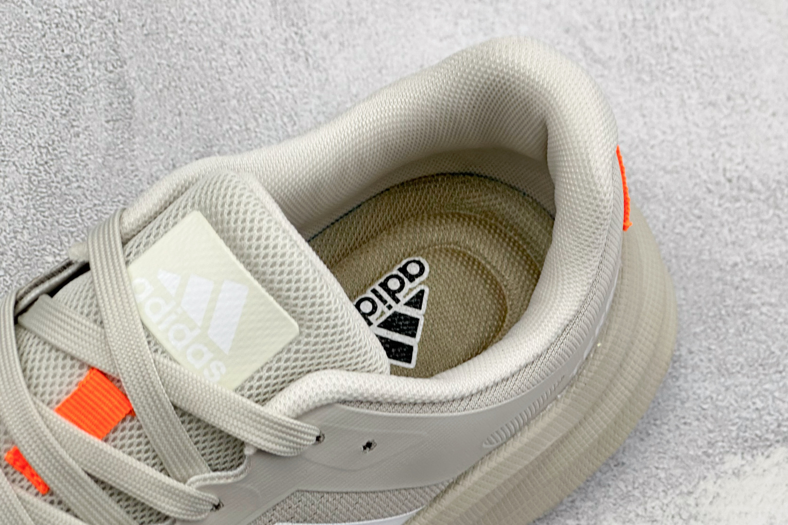 Adidas TERREX FREEHIKER SL GTX 硬核的薄底徒步踩跟鞋 鞋底会比大齿花的越野底更防滑 搭配G