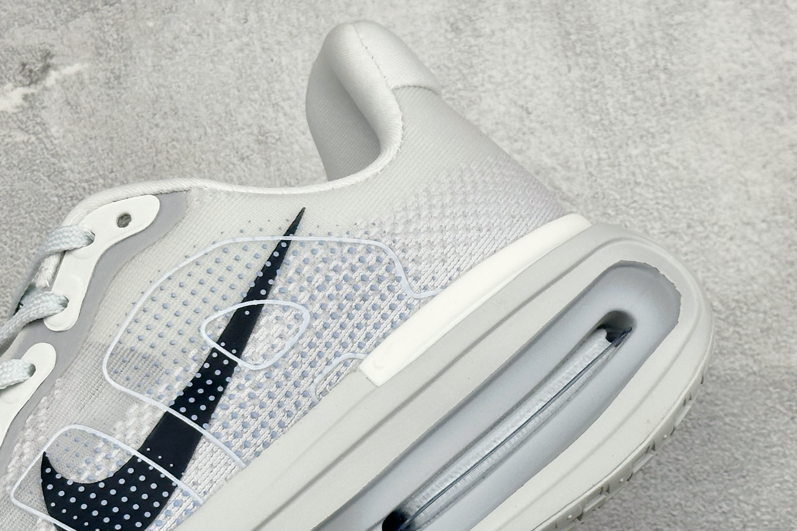 XL版Nike Air Zoom Pegasus Premium 全掌气垫缓震网面运动跑鞋 Nike 运用 Air技术专