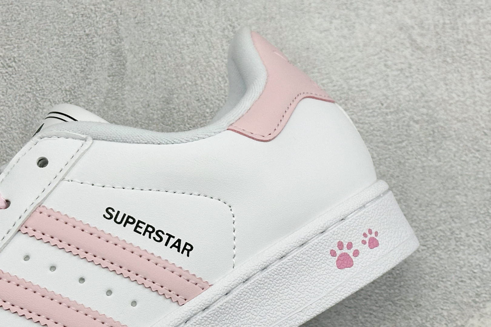 D版AD Originals Superstar 贝壳头板鞋 采用全新头层拼接皮革材质 后跟采用特色3D立体印字 渠道正
