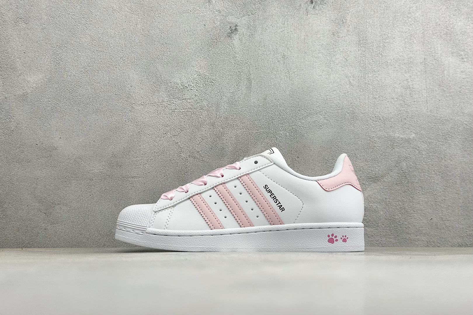 D版AD Originals Superstar 贝壳头板鞋 采用全新头层拼接皮革材质 后跟采用特色3D立体印字 渠道正 D版AD Originals Superstar 贝壳头板鞋 采用全新头层拼接皮革材质 后跟采用特色3D立体印字 渠道正
