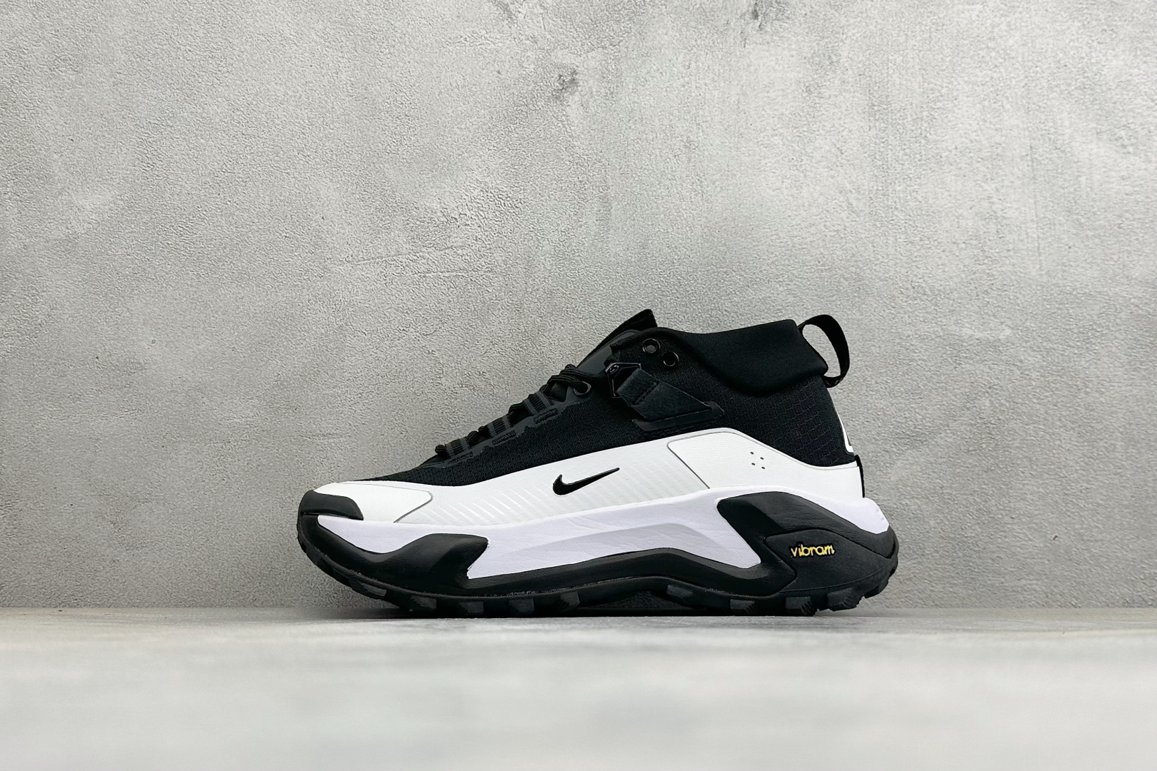 XM版NIKE ACG MOUNTAIN FLY GTX SE 户外登山高帮系列徒步越野跑鞋 货号:IO7854-002 XM版NIKE ACG MOUNTAIN FLY GTX SE 户外登山高帮系列徒步越野跑鞋 货号:IO7854-002