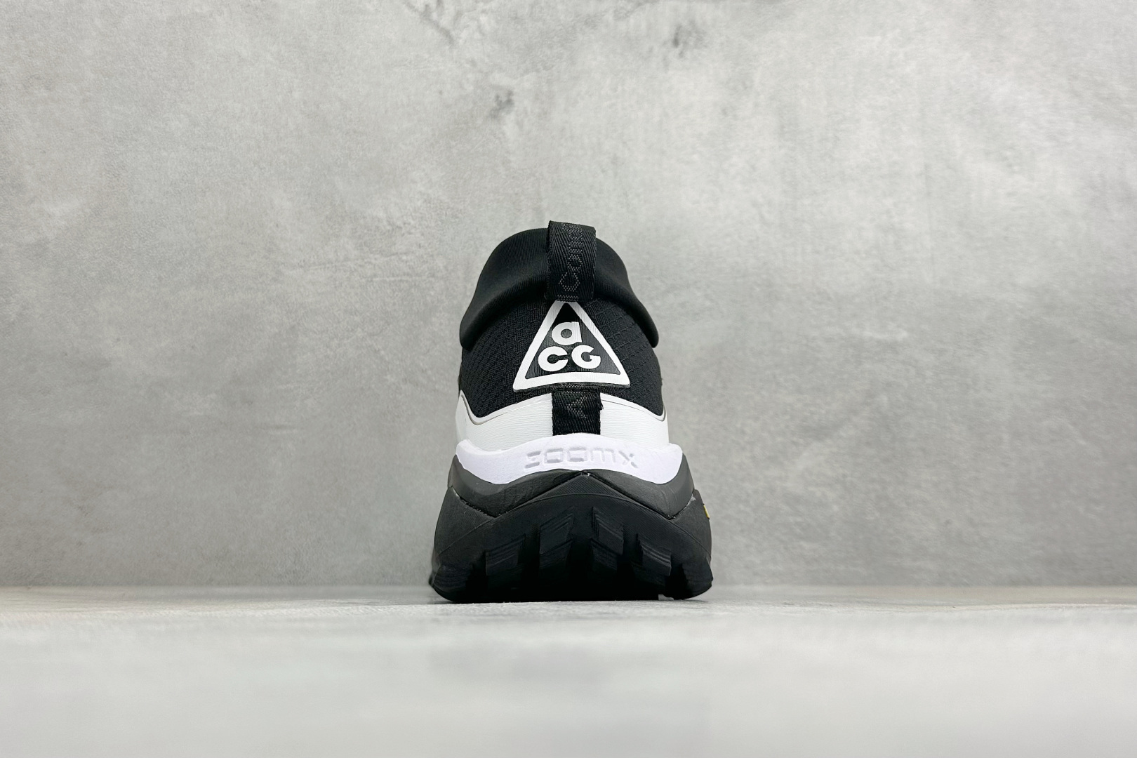 XM版NIKE ACG MOUNTAIN FLY GTX SE 户外登山高帮系列徒步越野跑鞋 货号：IO7854-002