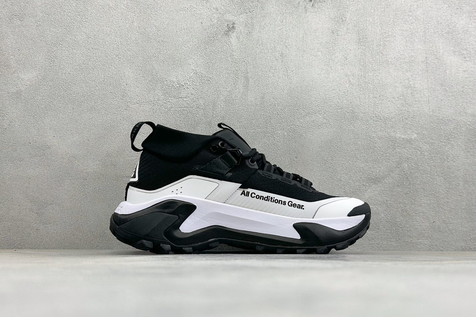 XM版NIKE ACG MOUNTAIN FLY GTX SE 户外登山高帮系列徒步越野跑鞋 货号：IO7854-002