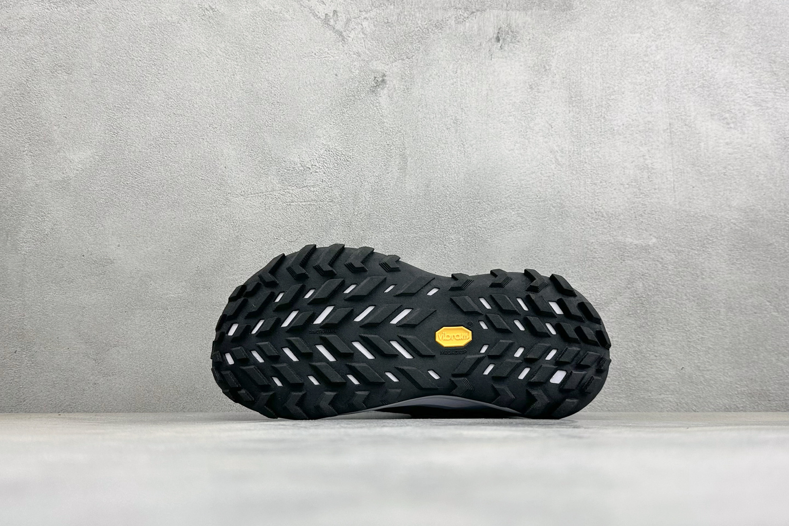 XM版NIKE ACG MOUNTAIN FLY GTX SE 户外登山高帮系列徒步越野跑鞋 货号：IO7854-005