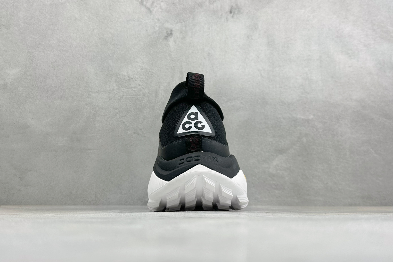 XM版NIKE ACG MOUNTAIN FLY GTX SE 户外登山高帮系列徒步越野跑鞋 货号：DH0623-002
