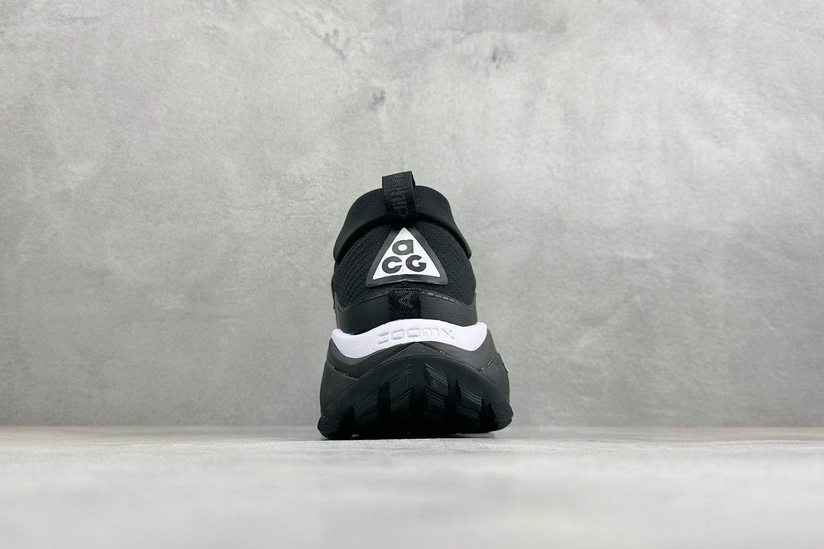 XM版NIKE ACG MOUNTAIN FLY GTX SE 户外登山高帮系列徒步越野跑鞋 货号：DH0623-001