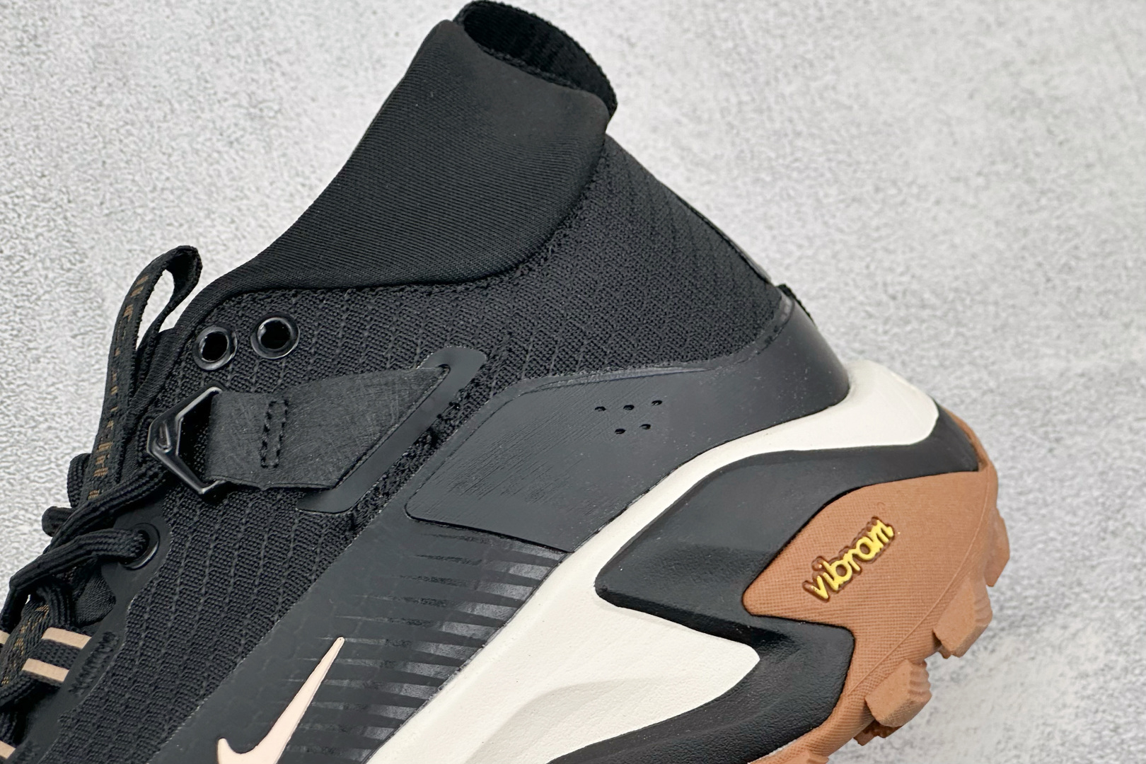 XM版NIKE ACG MOUNTAIN FLY GTX SE 户外登山高帮系列徒步越野跑鞋 货号：DH0623-002