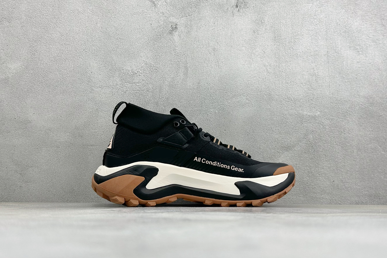 XM版NIKE ACG MOUNTAIN FLY GTX SE 户外登山高帮系列徒步越野跑鞋 货号：DH0623-002
