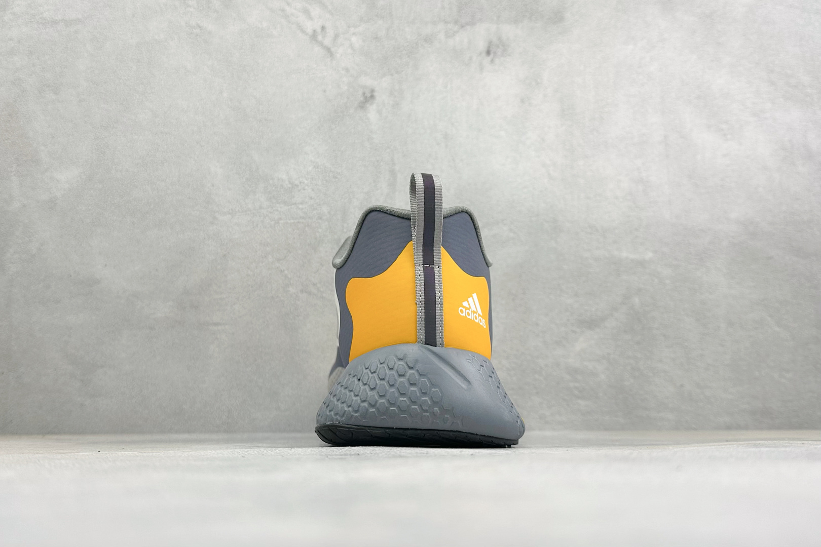 Adidas alphabounce beyond m 阿迪达斯 阿尔法跑鞋 货号: CG5588 尺码：39-45 
