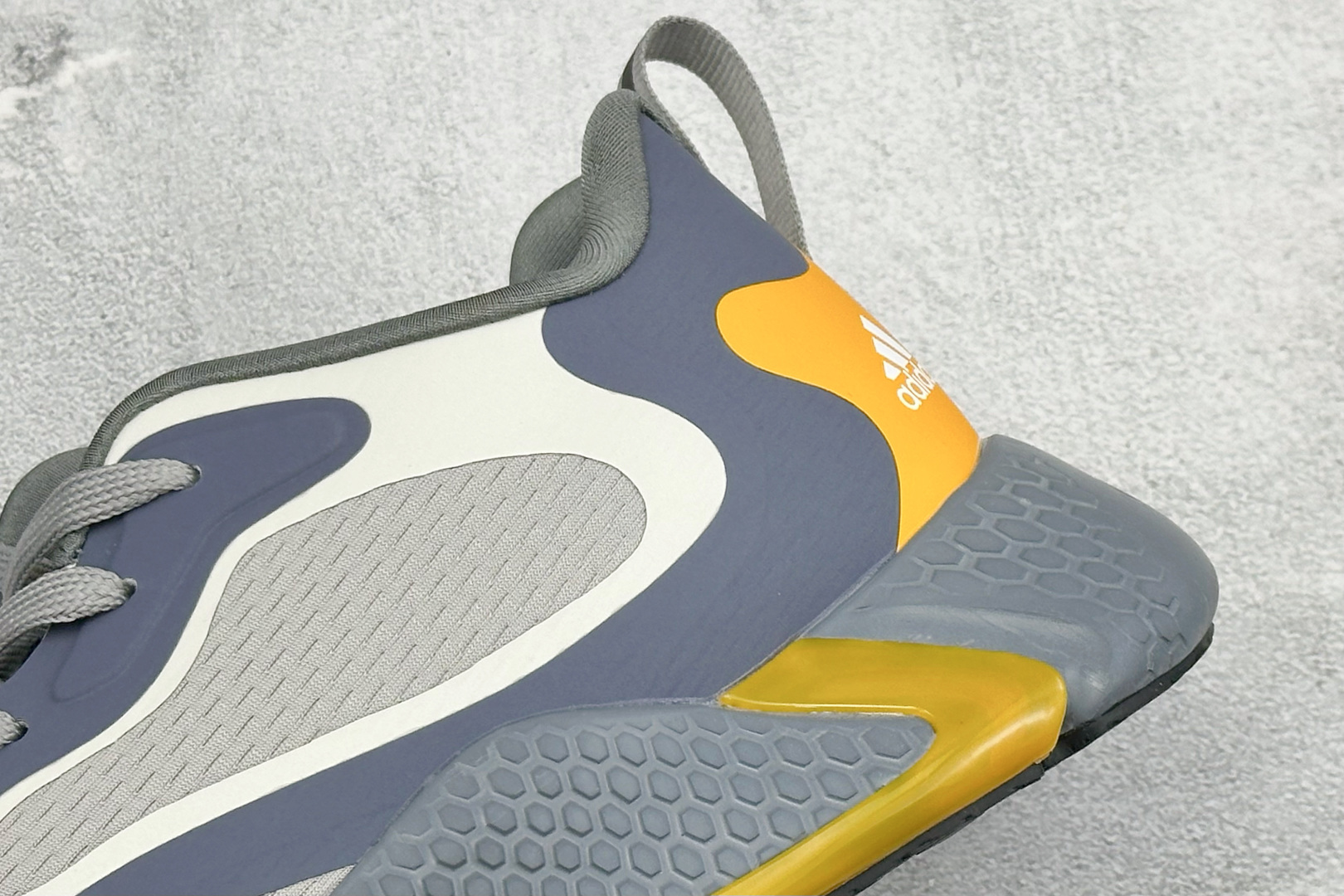 Adidas alphabounce beyond m 阿迪达斯 阿尔法跑鞋 货号: CG5588 尺码：39-45 