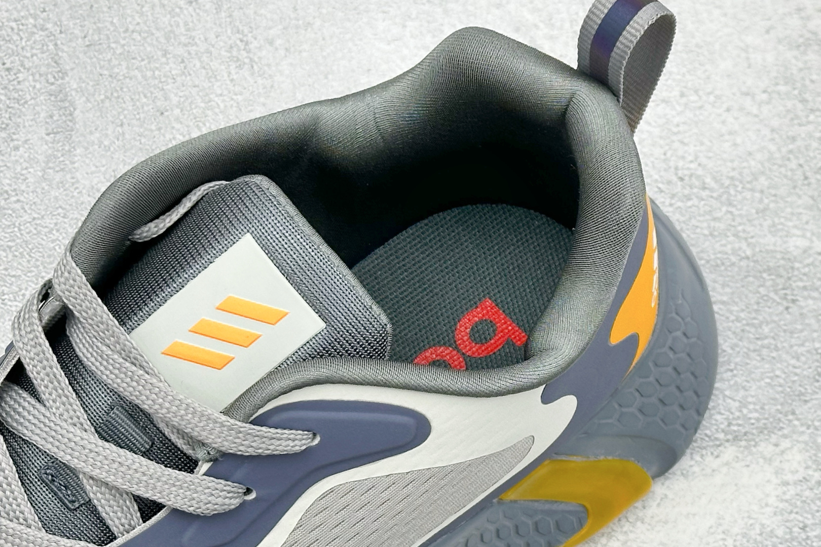 Adidas alphabounce beyond m 阿迪达斯 阿尔法跑鞋 货号: CG5588 尺码：39-45 