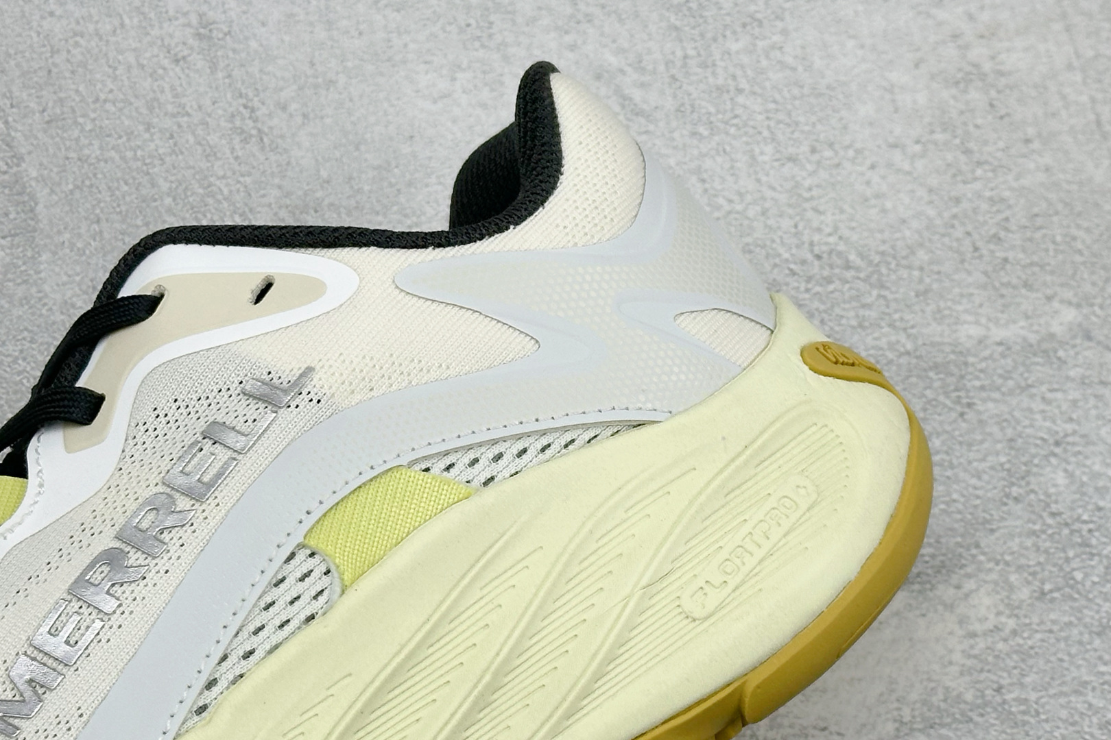 MERRELL迈乐 漠飞Pro 简约舒适蜂鸟户外越野跑步鞋 织物防滑耐磨透气 轻盈鞋体 上脚无负担 行动去飞鸟 尺码：3