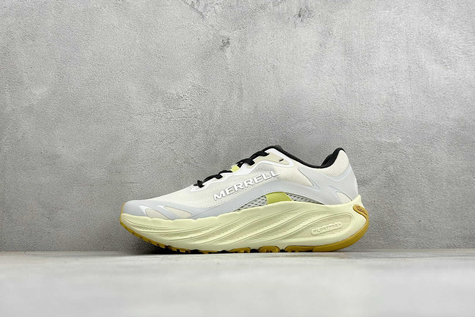 MERRELL迈乐 漠飞Pro 简约舒适蜂鸟户外越野跑步鞋 织物防滑耐磨透气 轻盈鞋体 上脚无负担 行动去飞鸟 尺码：3