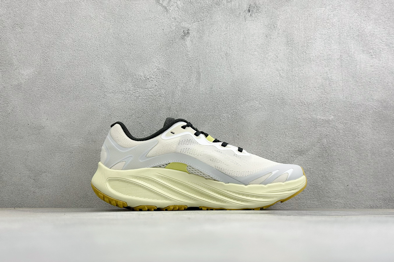 MERRELL迈乐 漠飞Pro 简约舒适蜂鸟户外越野跑步鞋 织物防滑耐磨透气 轻盈鞋体 上脚无负担 行动去飞鸟 尺码：3