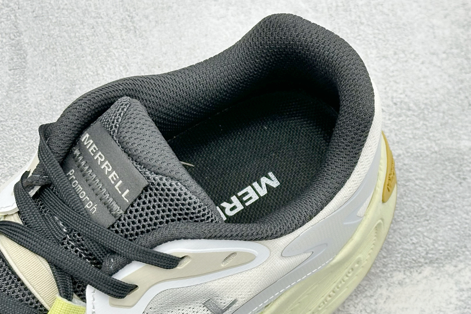 MERRELL迈乐 漠飞Pro 简约舒适蜂鸟户外越野跑步鞋 织物防滑耐磨透气 轻盈鞋体 上脚无负担 行动去飞鸟 尺码：3