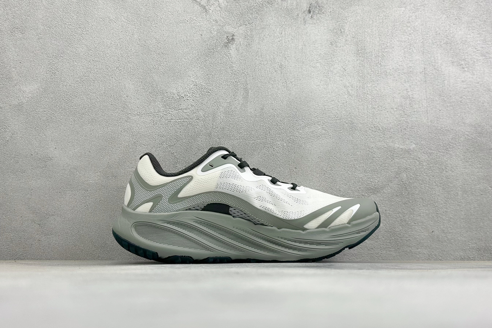 MERRELL迈乐 漠飞Pro 简约舒适蜂鸟户外越野跑步鞋 织物防滑耐磨透气 轻盈鞋体 上脚无负担 行动去飞鸟 尺码：3