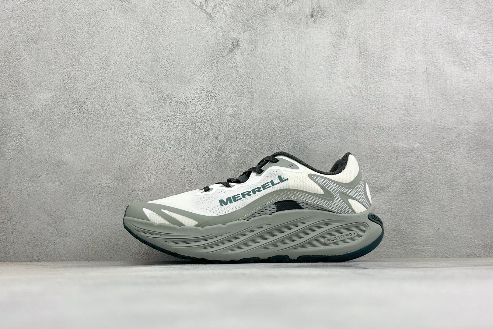 MERRELL迈乐 漠飞Pro 简约舒适蜂鸟户外越野跑步鞋 织物防滑耐磨透气 轻盈鞋体 上脚无负担 行动去飞鸟 尺码：3