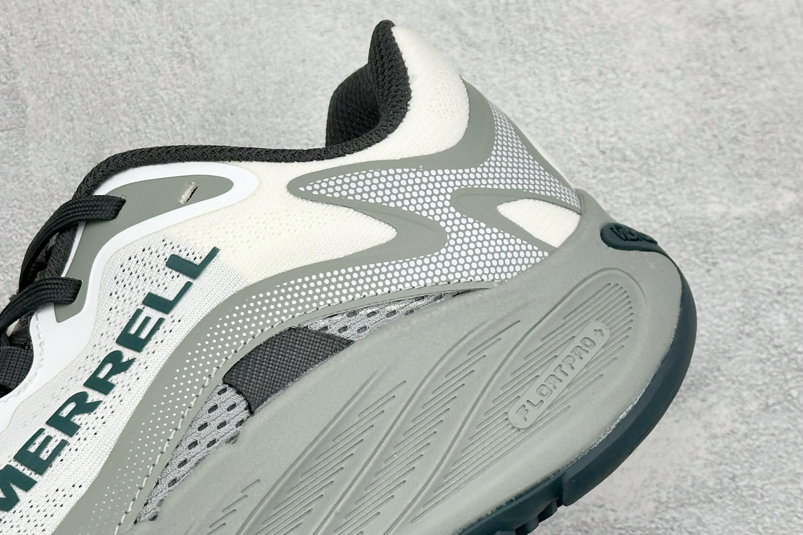 MERRELL迈乐 漠飞Pro 简约舒适蜂鸟户外越野跑步鞋 织物防滑耐磨透气 轻盈鞋体 上脚无负担 行动去飞鸟 尺码：3