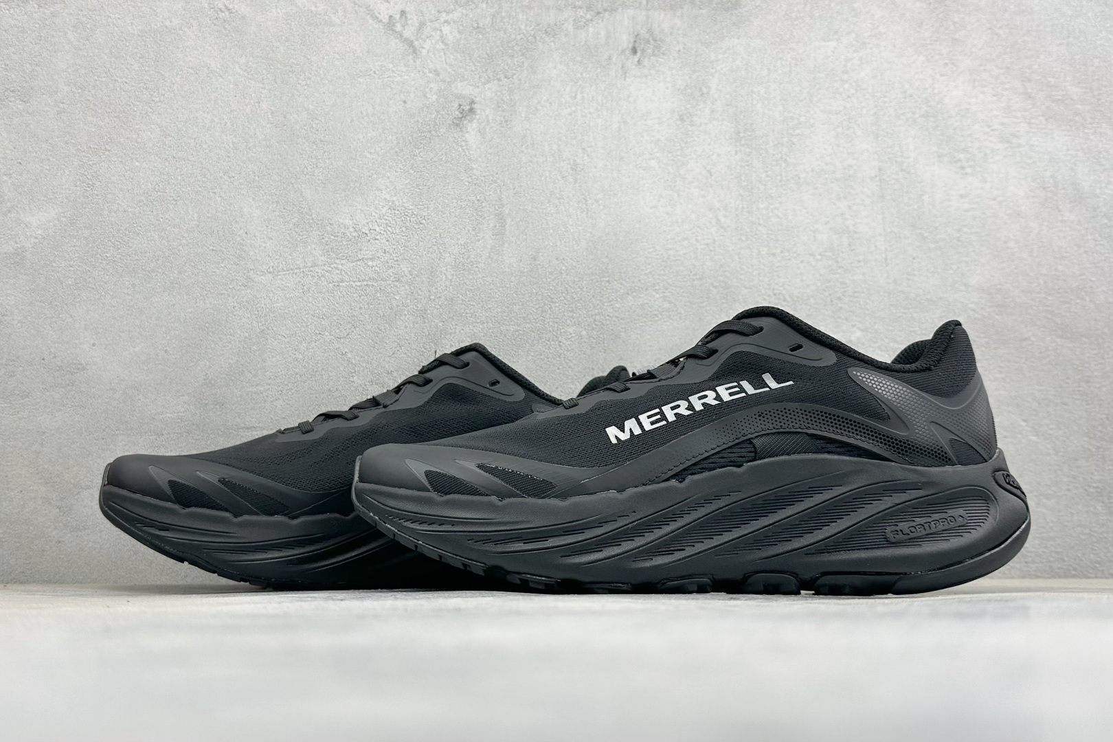 MERRELL迈乐 漠飞Pro 简约舒适蜂鸟户外越野跑步鞋 织物防滑耐磨透气 轻盈鞋体 上脚无负担 行动去飞鸟 尺码：3