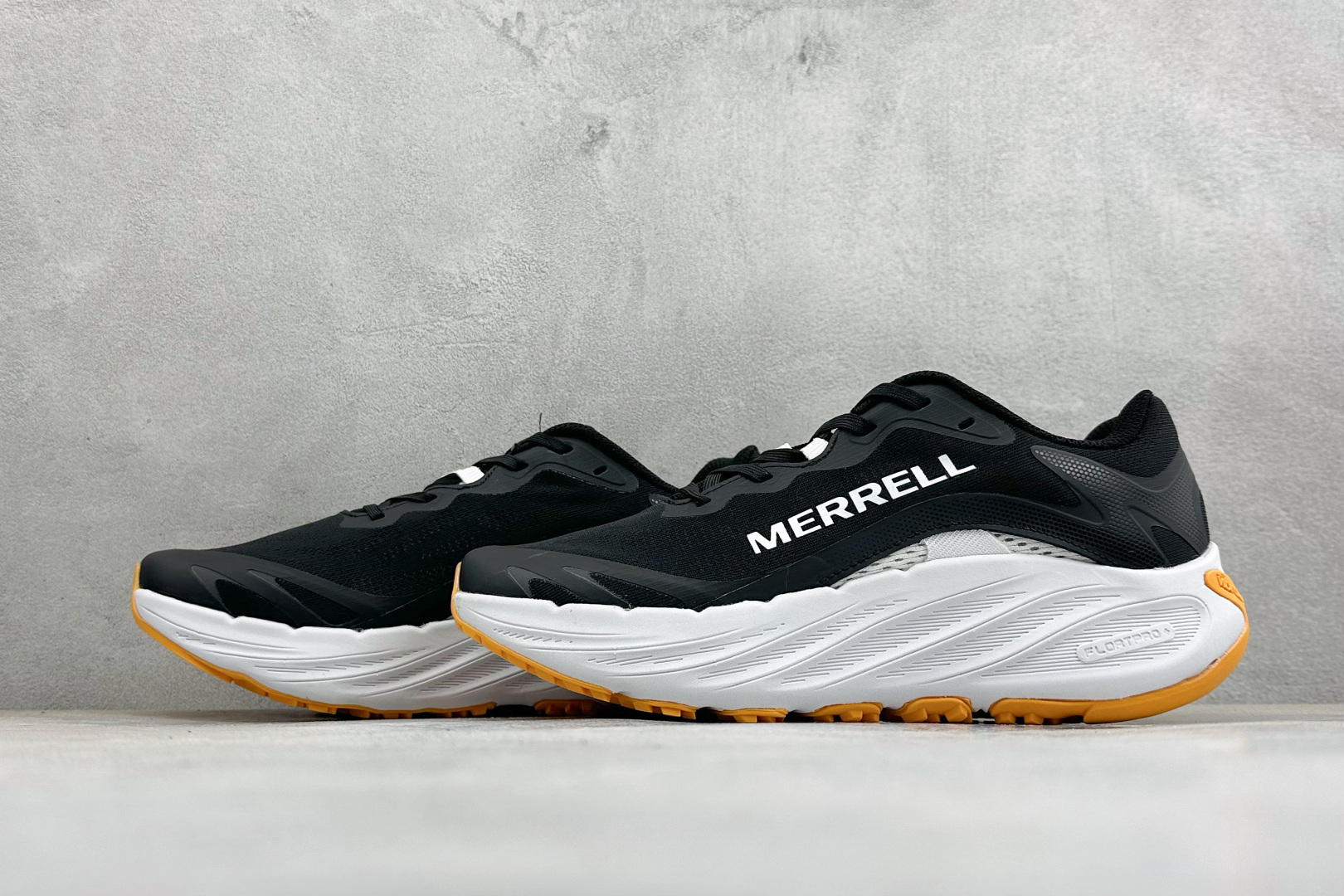 MERRELL迈乐 漠飞Pro 简约舒适蜂鸟户外越野跑步鞋 织物防滑耐磨透气 轻盈鞋体 上脚无负担 行动去飞鸟 尺码：3