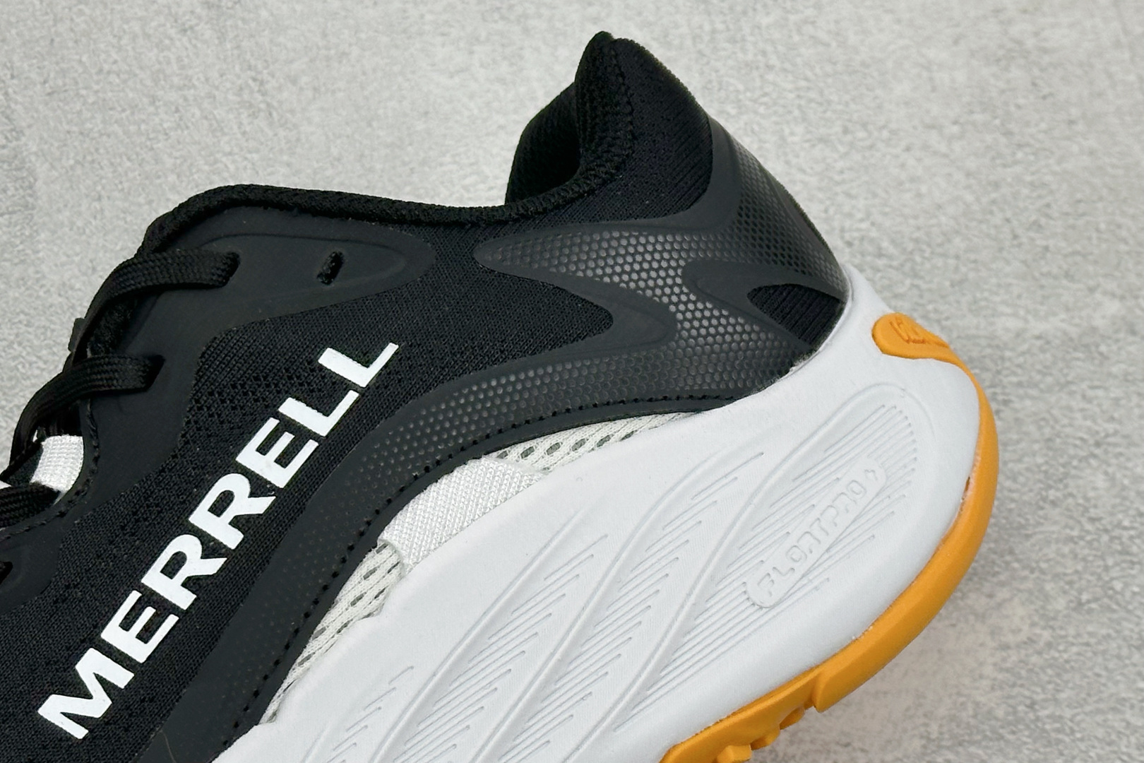 MERRELL迈乐 漠飞Pro 简约舒适蜂鸟户外越野跑步鞋 织物防滑耐磨透气 轻盈鞋体 上脚无负担 行动去飞鸟 尺码：3