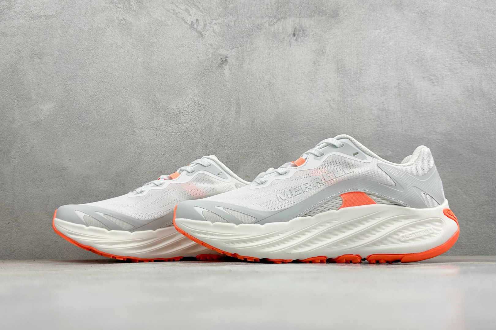 MERRELL迈乐 漠飞Pro 简约舒适蜂鸟户外越野跑步鞋 织物防滑耐磨透气 轻盈鞋体 上脚无负担 行动去飞鸟 尺码：3