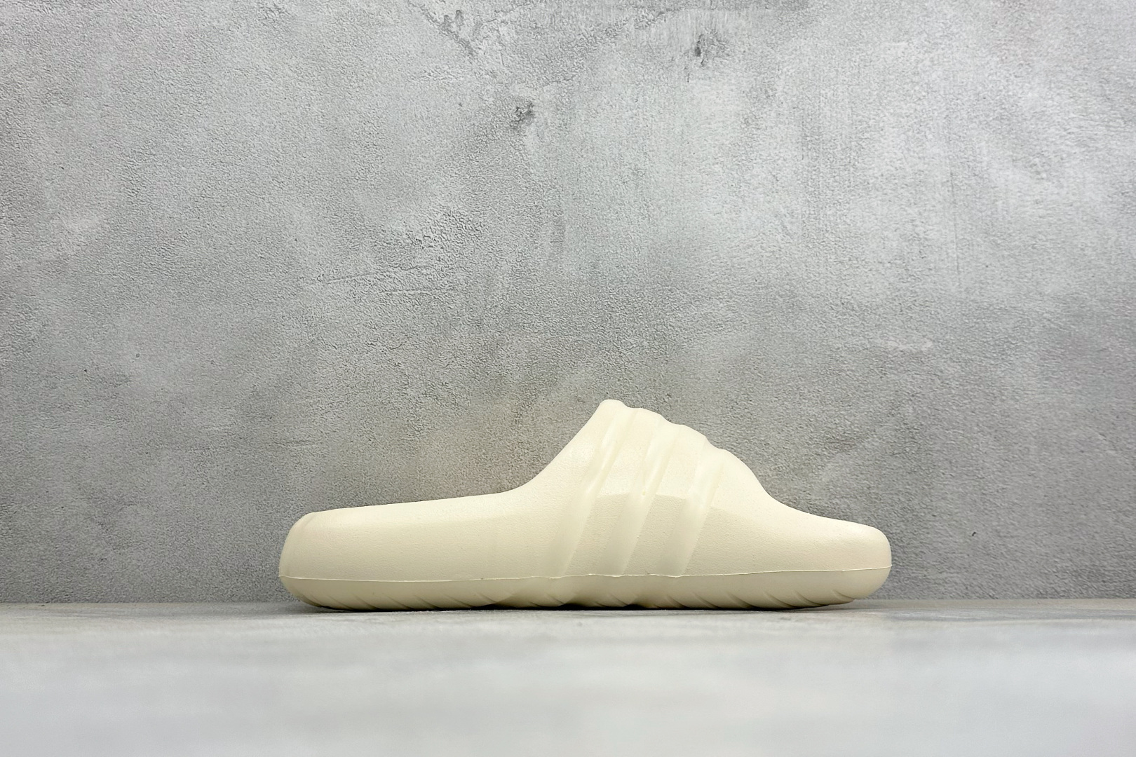 Bad Bunnyx x Adidas Slide 阿迪达斯 舒适百搭 防磨休闲拖鞋 货号: IF7404 尺码: 36