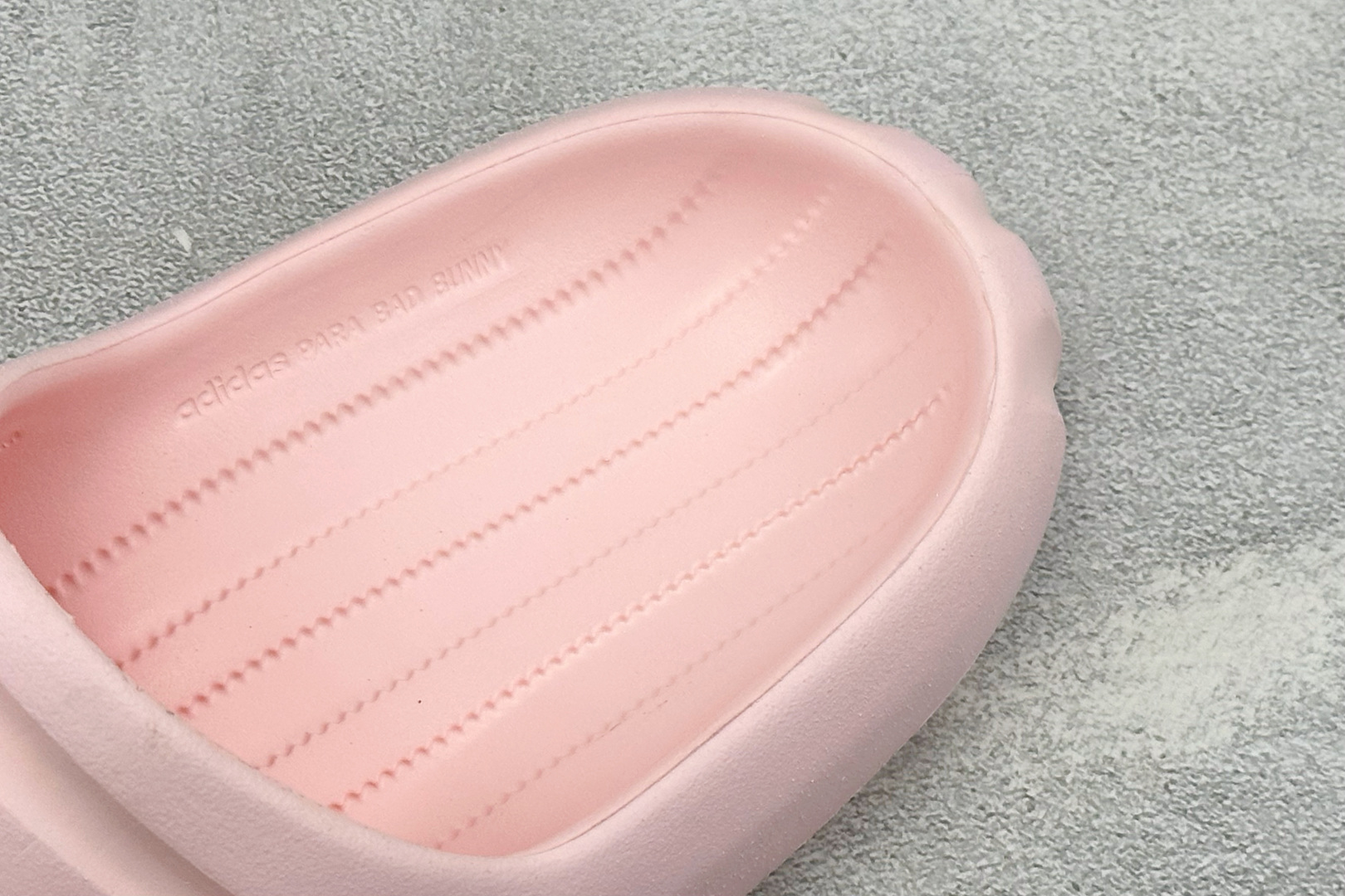 Bad Bunnyx x Adidas Slide 阿迪达斯 舒适百搭 防磨休闲拖鞋 货号: IF7405 尺码: 36