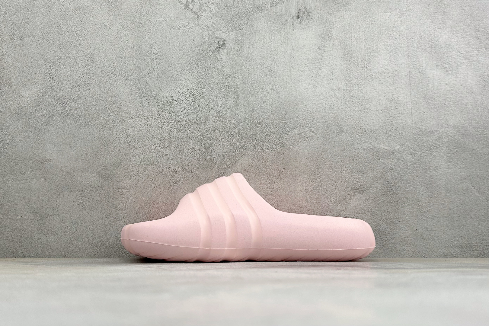 Bad Bunnyx x Adidas Slide 阿迪达斯 舒适百搭 防磨休闲拖鞋 货号: IF7405 尺码: 36 Bad Bunnyx x Adidas Slide 阿迪达斯 舒适百搭 防磨休闲拖鞋 货号: IF7405 尺码: 36