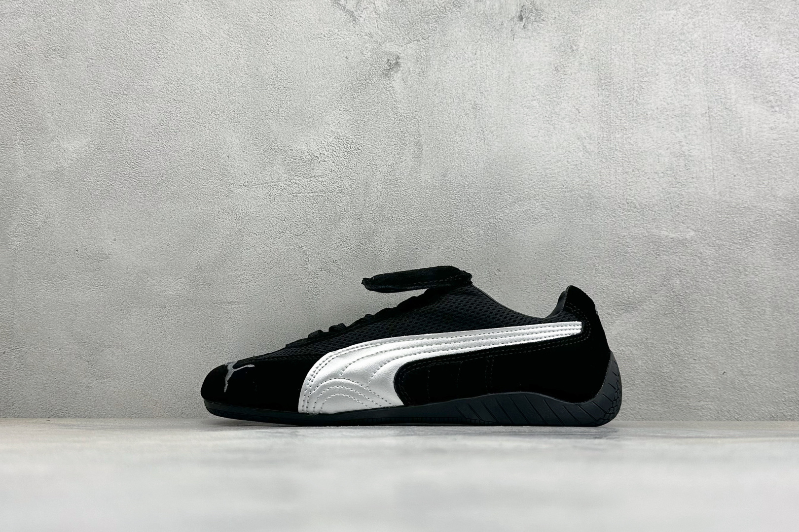 M版The Open Product x Puma Speedcat 联名复古彪马薄底轻盈休闲运动鞋 以质感皮革鞋面混搭 M版The Open Product x Puma Speedcat 联名复古彪马薄底轻盈休闲运动鞋 以质感皮革鞋面混搭