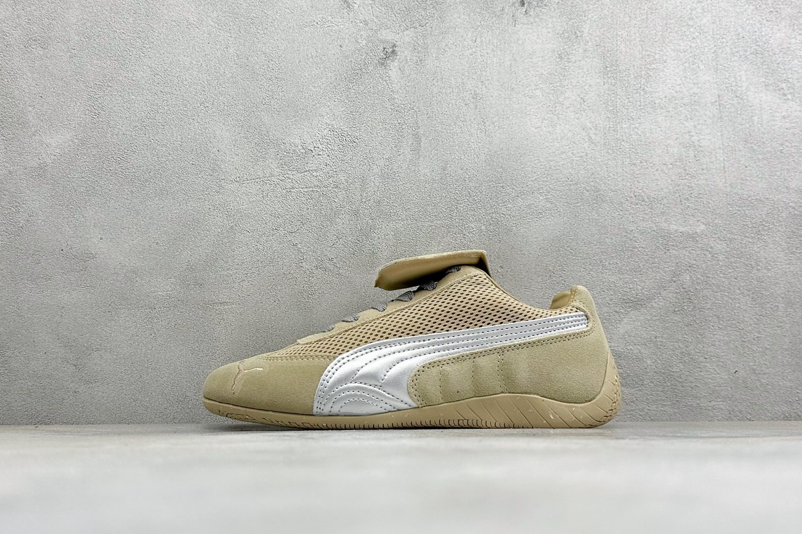 M版The Open Product x Puma Speedcat 联名复古彪马薄底轻盈休闲运动鞋 以质感皮革鞋面混搭 M版The Open Product x Puma Speedcat 联名复古彪马薄底轻盈休闲运动鞋 以质感皮革鞋面混搭
