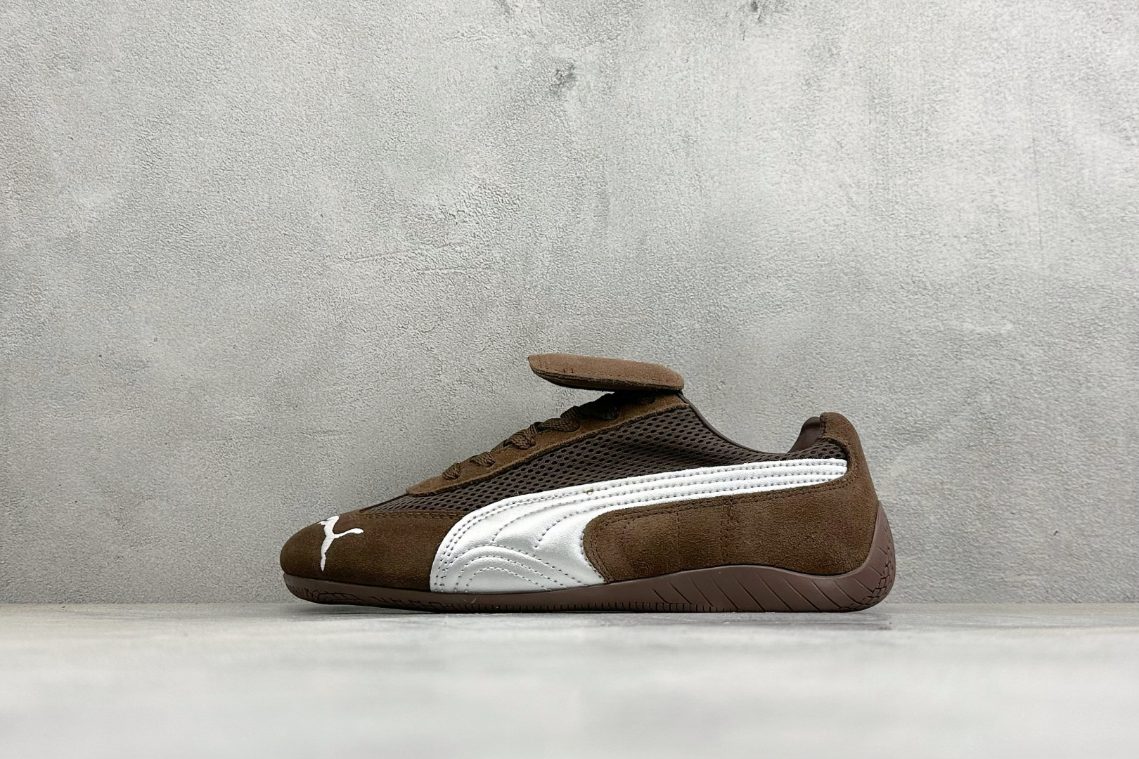M版The Open Product x Puma Speedcat 联名复古彪马薄底轻盈休闲运动鞋 以质感皮革鞋面混搭 M版The Open Product x Puma Speedcat 联名复古彪马薄底轻盈休闲运动鞋 以质感皮革鞋面混搭