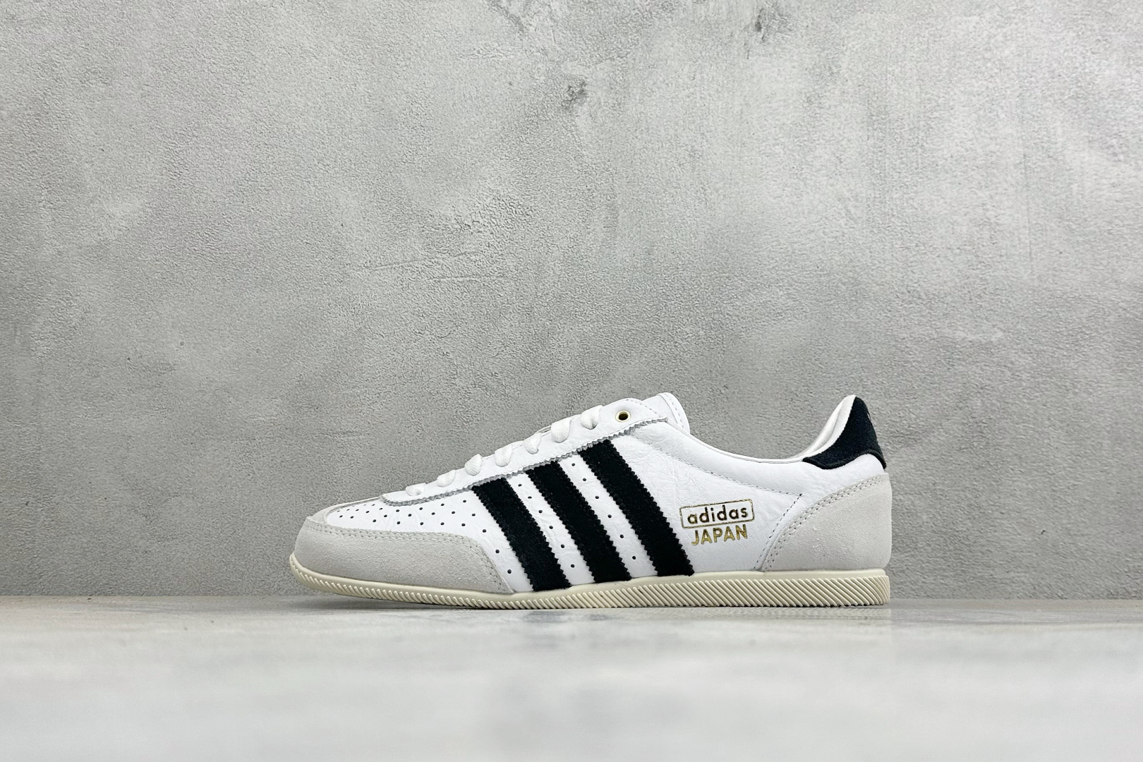 Adidas Originals Japan W 三叶草限量联名款复古运动鞋 #原厂原数据版型 头层皮料 切割干净无任何 Adidas Originals Japan W 三叶草限量联名款复古运动鞋 #原厂原数据版型 头层皮料 切割干净无任何