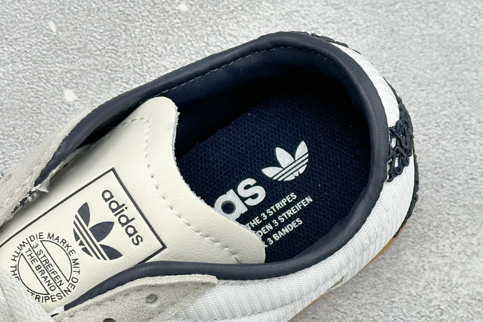 Adidas Tokyo W 阿迪达斯 舒适百搭经典休闲运动鞋 鞋面设计舒适贴合脚面 同时采用柔软材质 穿着轻便舒适 侧