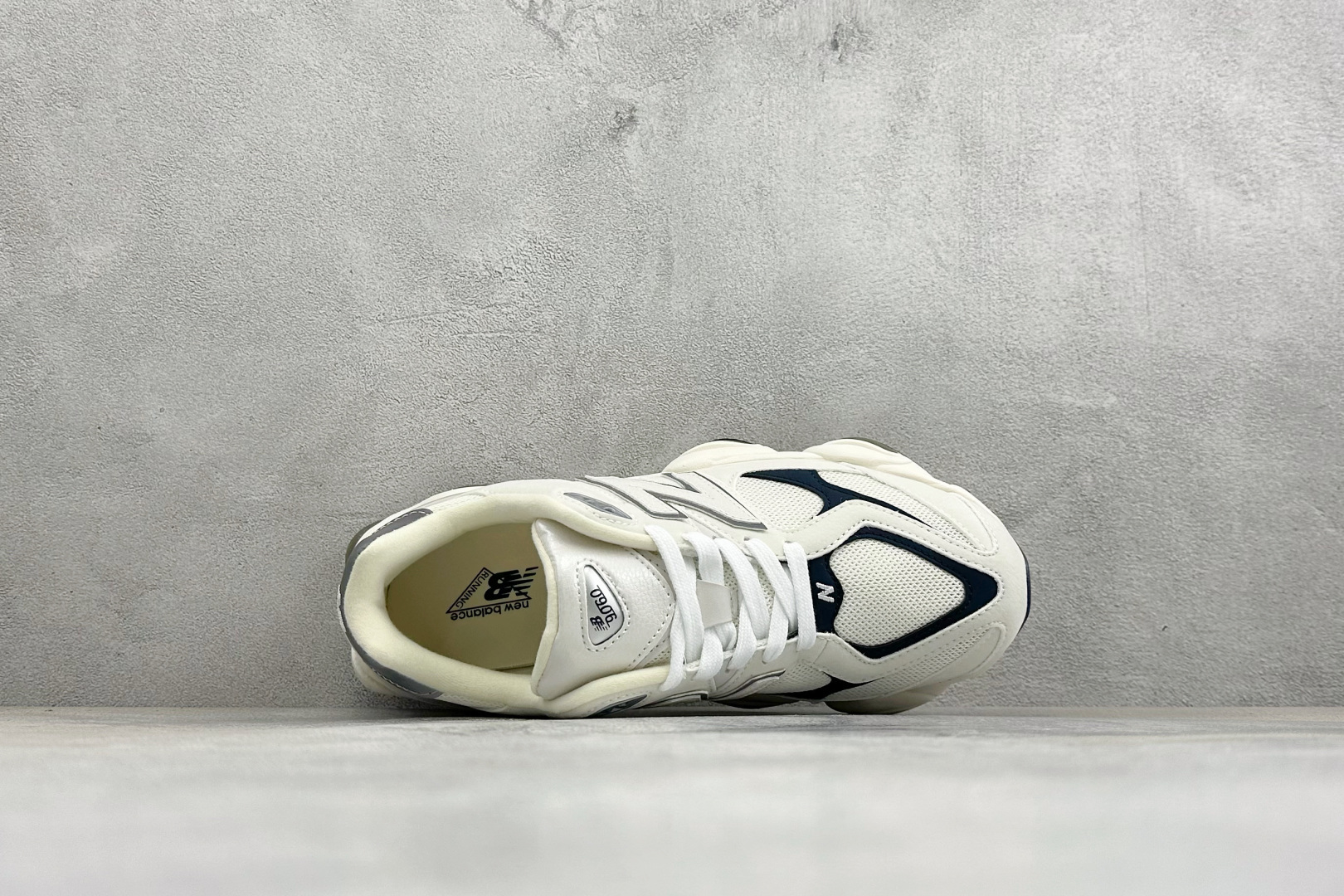 BF版New Balance 9060系列 新百伦 复古休闲运动慢跑鞋 鞋面大身由空间双格及磨砂鞋面拼接而生 采用大面积