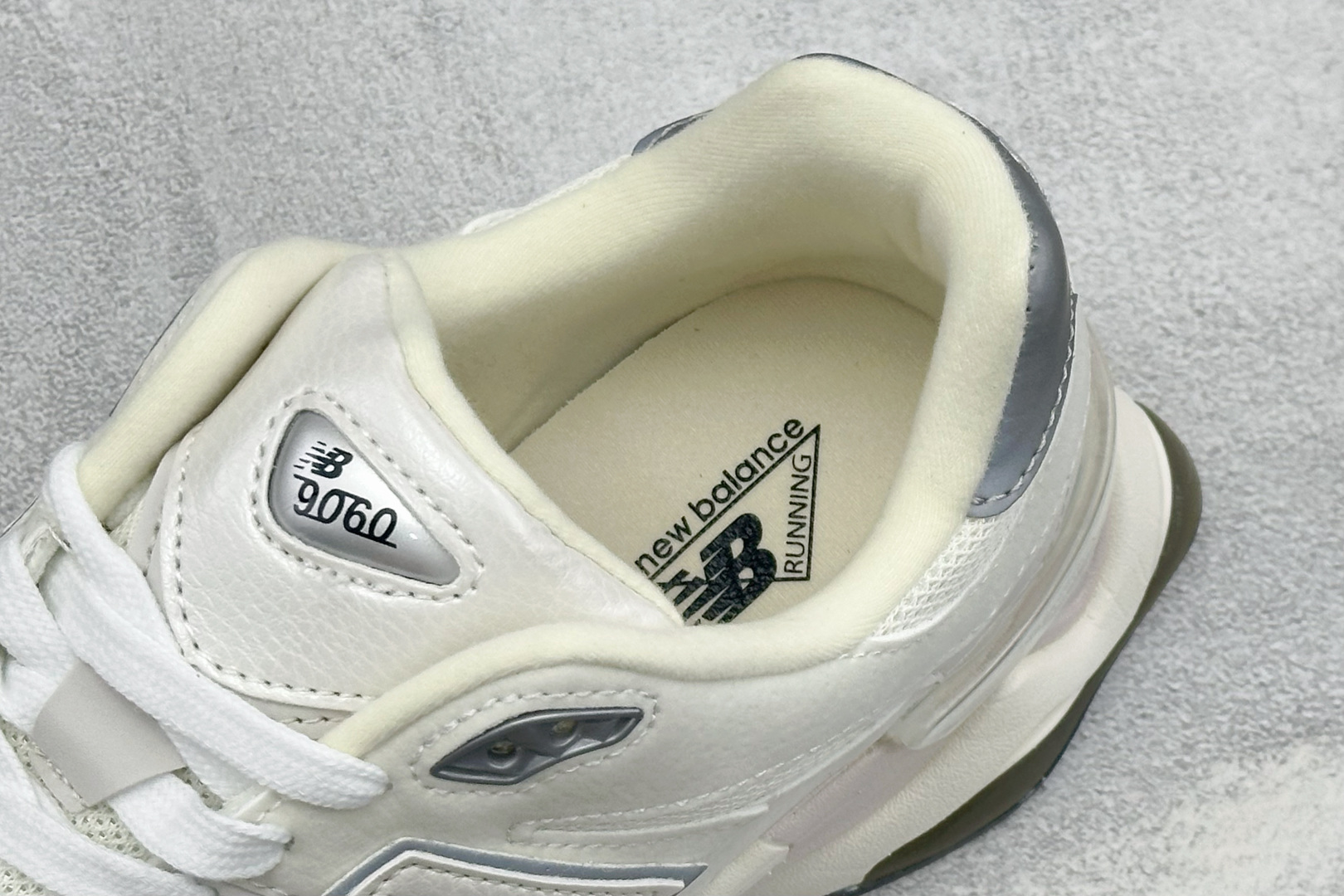 BF版New Balance 9060系列 新百伦 复古休闲运动慢跑鞋 鞋面大身由空间双格及磨砂鞋面拼接而生 采用大面积