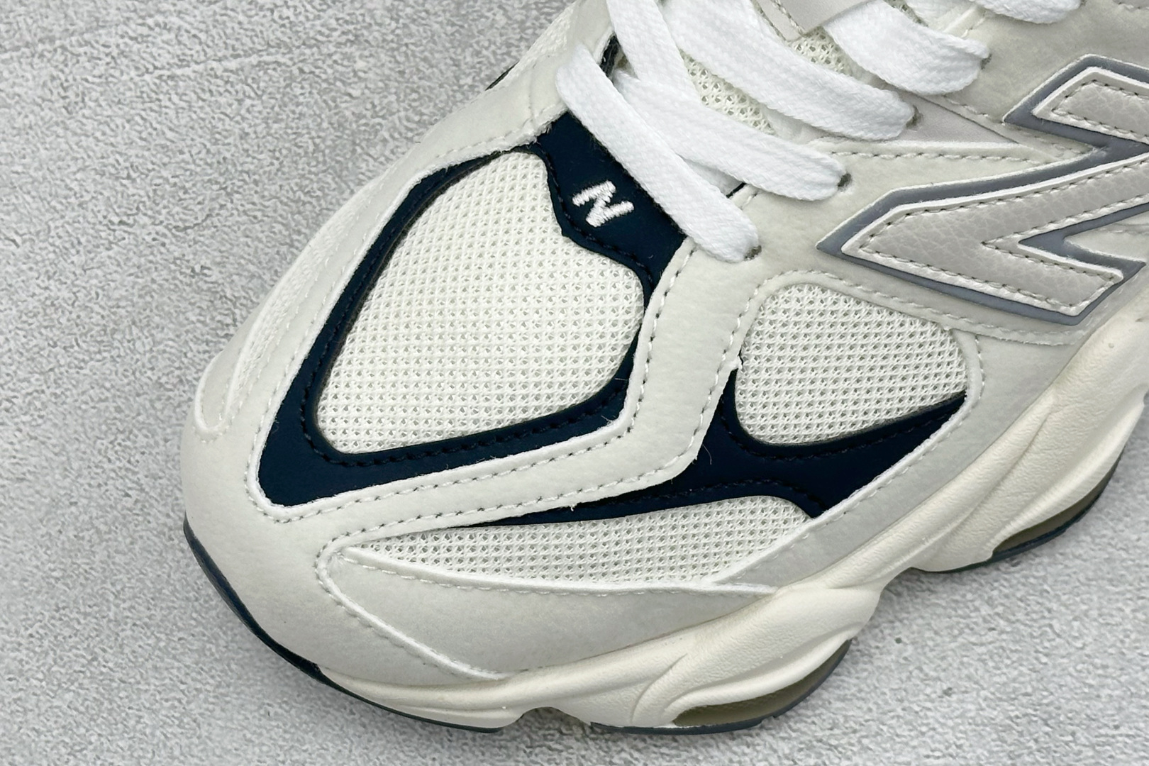 BF版New Balance 9060系列 新百伦 复古休闲运动慢跑鞋 鞋面大身由空间双格及磨砂鞋面拼接而生 采用大面积