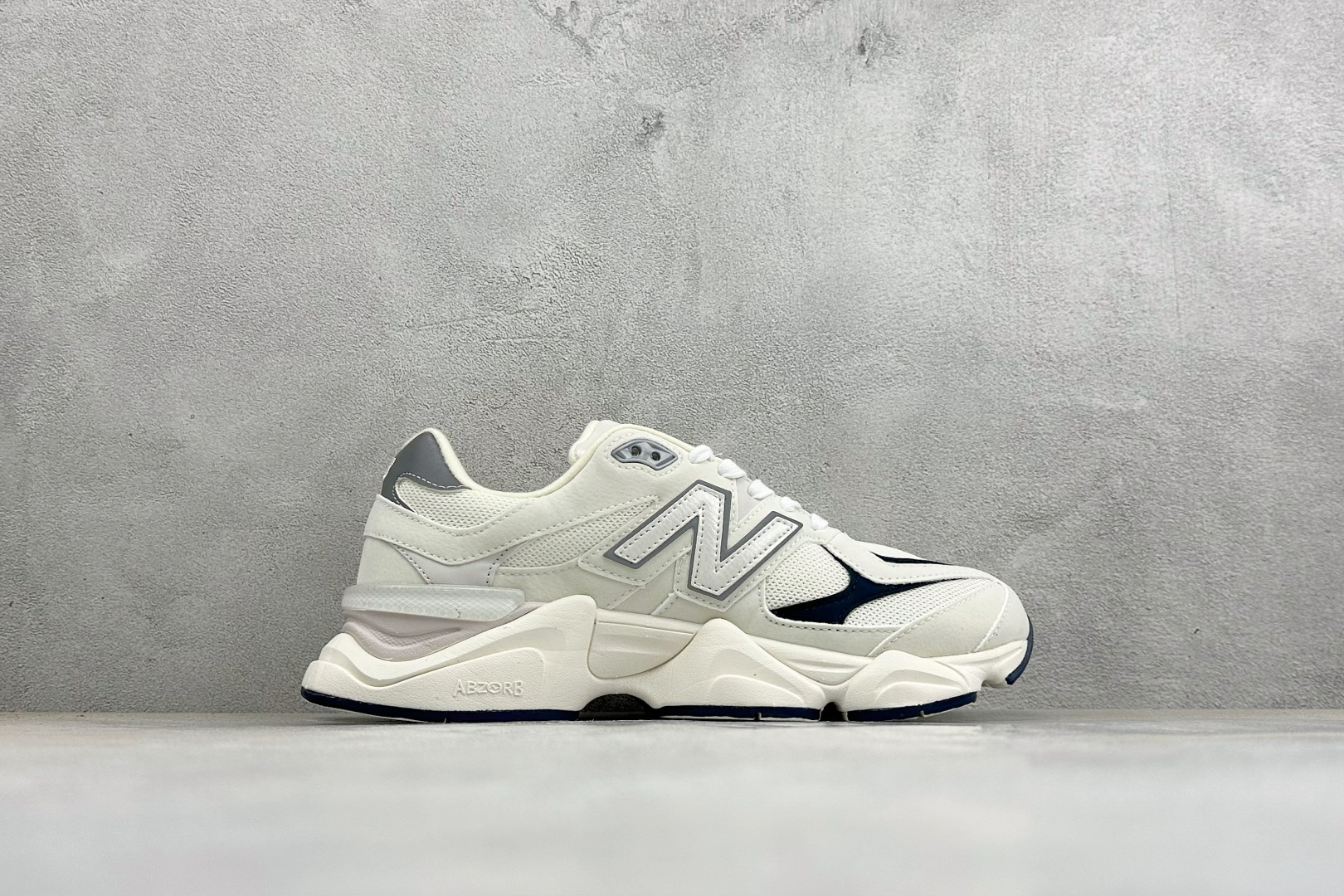 BF版New Balance 9060系列 新百伦 复古休闲运动慢跑鞋 鞋面大身由空间双格及磨砂鞋面拼接而生 采用大面积