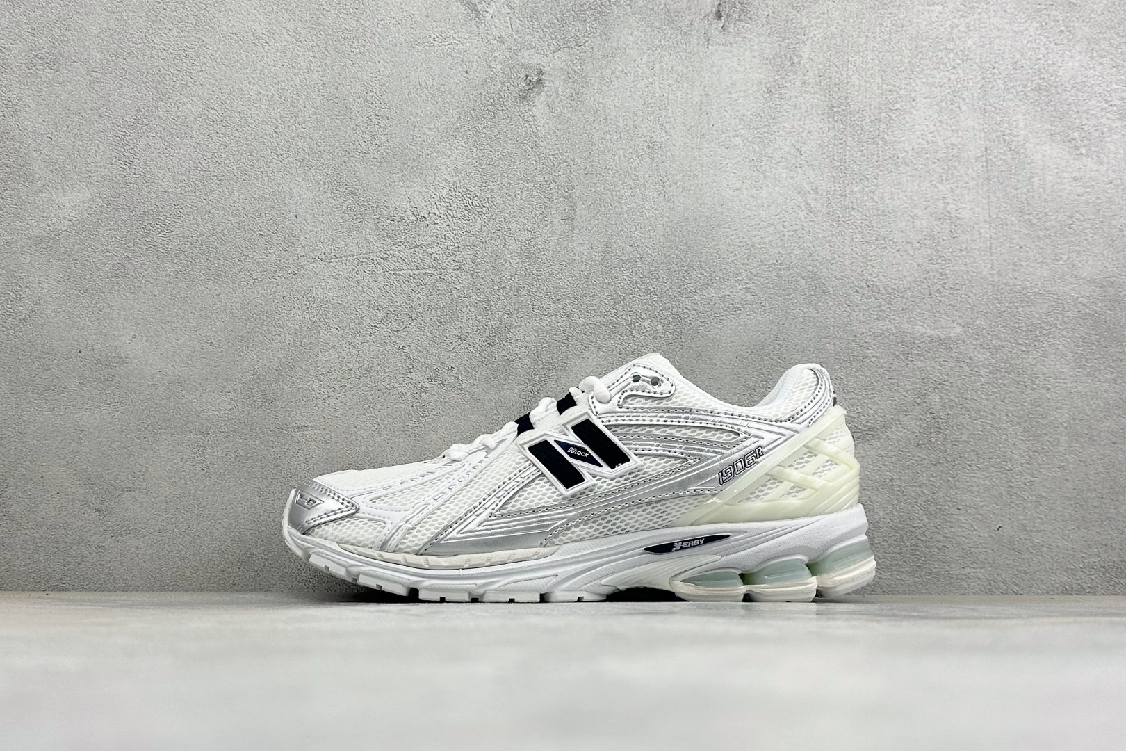 GS版New Balance M1906系列复古单品宝藏老爹鞋 复古元素叠加 质感超级棒 楦版型材料细节做工精细 作为N GS版New Balance M1906系列复古单品宝藏老爹鞋 复古元素叠加 质感超级棒 楦版型材料细节做工精细 作为N