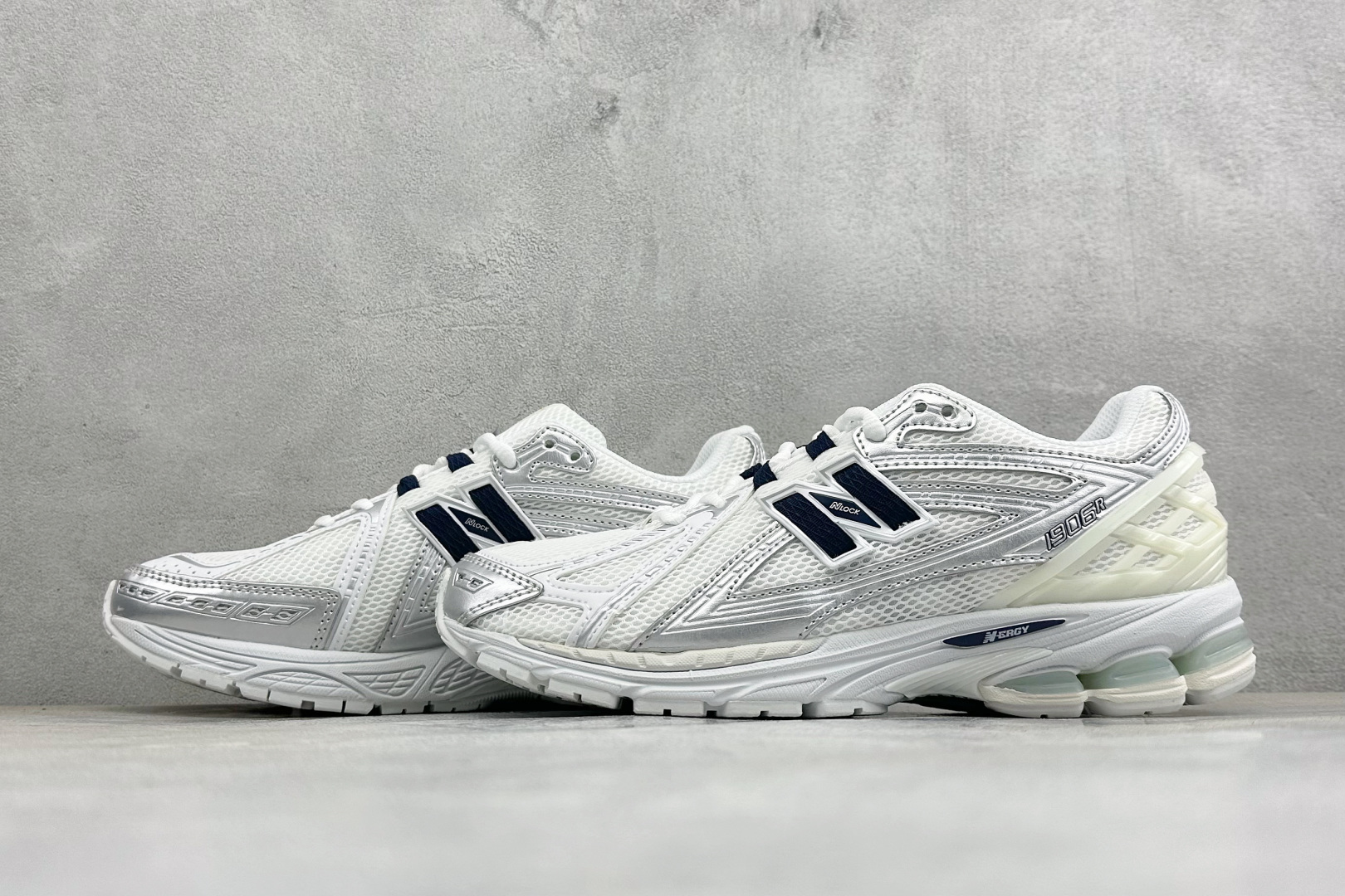 GS版New Balance M1906系列复古单品宝藏老爹鞋 复古元素叠加 质感超级棒 楦版型材料细节做工精细 作为N