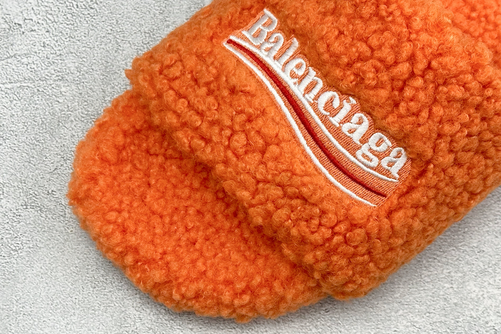 BALENCIAGA 巴黎世家 2026 巴黎 毛拖 官网上新 独家首发 巴黎世家26S经典羊毛拖 时装走秀款 经典巴黎