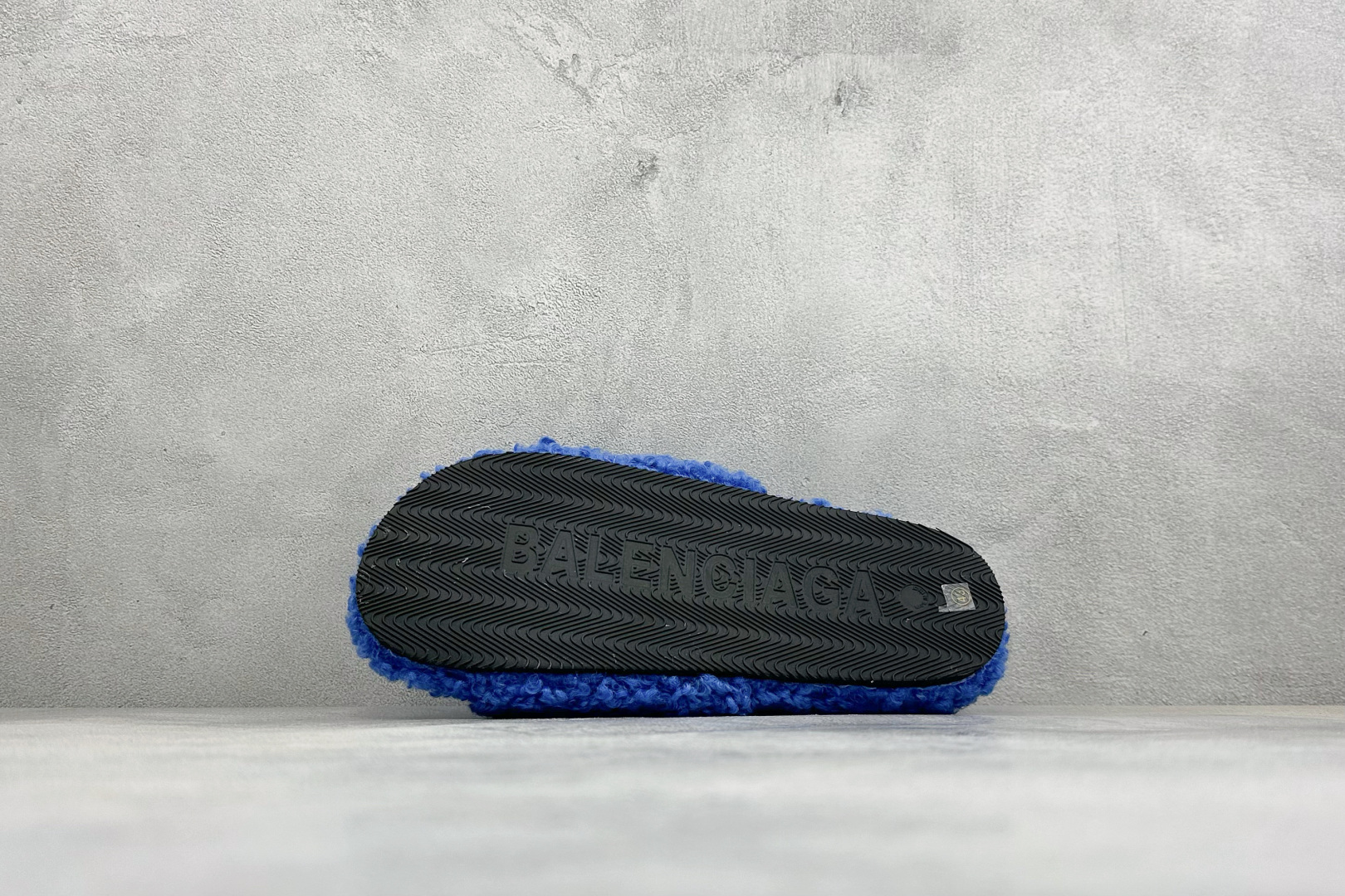 BALENCIAGA 巴黎世家 2026 巴黎 毛拖 官网上新 独家首发 巴黎世家26S经典羊毛拖 时装走秀款 经典巴黎