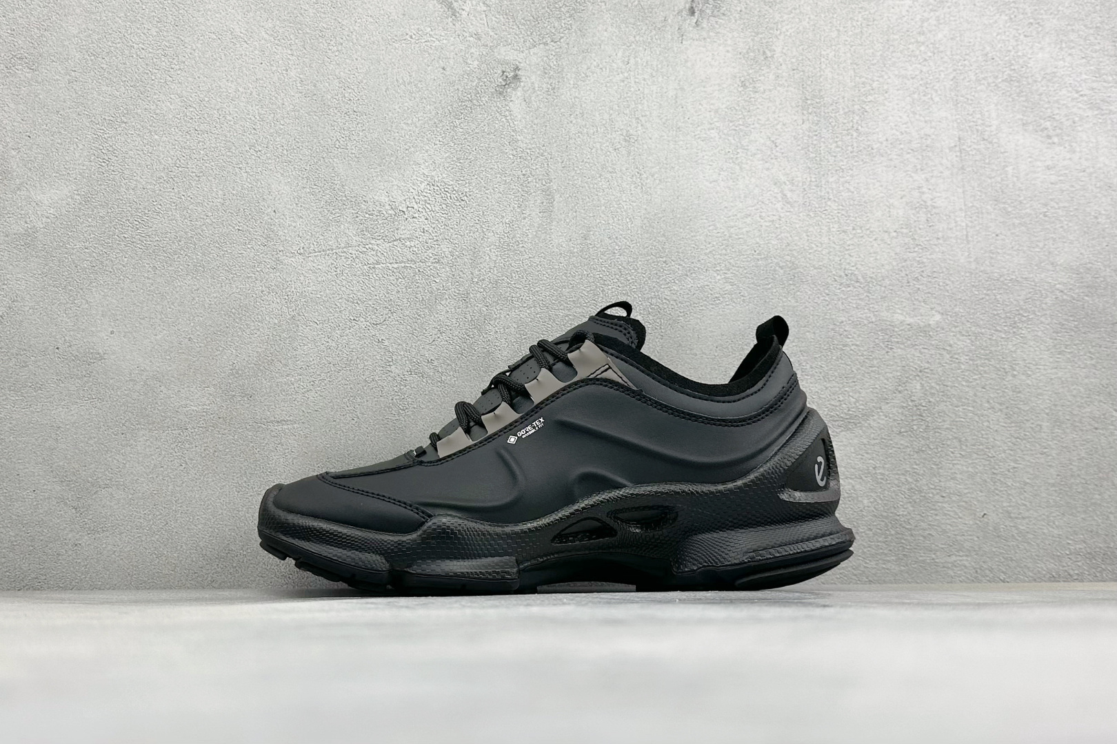 Ecco爱步 Biom C-Trail 健步C 舒适时尚 简约时尚 减震防滑 低帮休闲鞋 戈尔防水薄膜内衬提供强大的透气