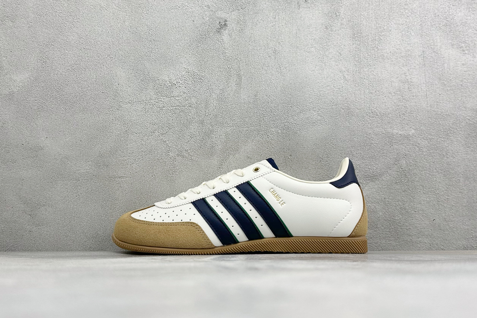 Adidas Originals Changle系列 阿迪达斯 三叶草 百搭低帮休闲运动板鞋 货号：LA1355 Siz