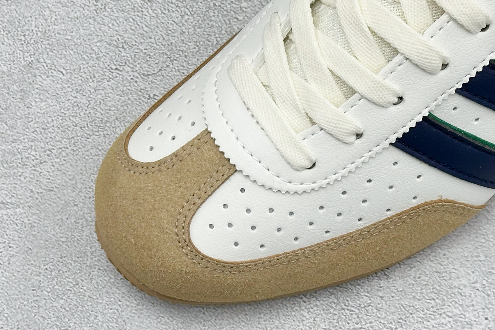 Adidas Originals Changle系列 阿迪达斯 三叶草 百搭低帮休闲运动板鞋 货号：LA1355 Siz
